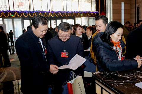 �μ�����Э�˽���λ����ίԱ��ʱ����