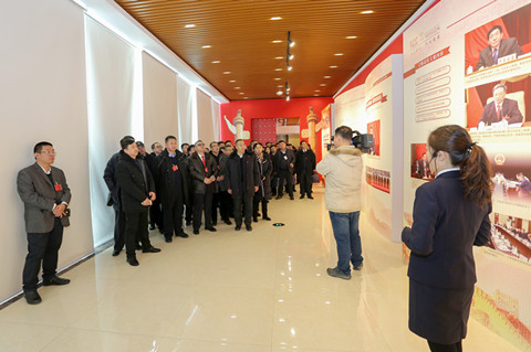 ίԱ�ǲμ���ƽ��ȫ������ε��߾�ʾ����չ