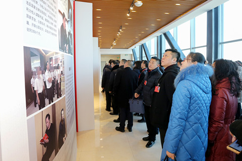 ίԱ�ǲμ���ƽ��ȫ������ε��߾�ʾ����չ